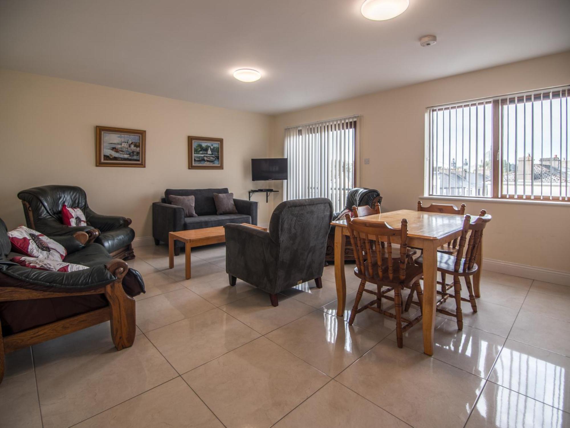 Donegan Court Aparthotel Голуей Екстериор снимка
