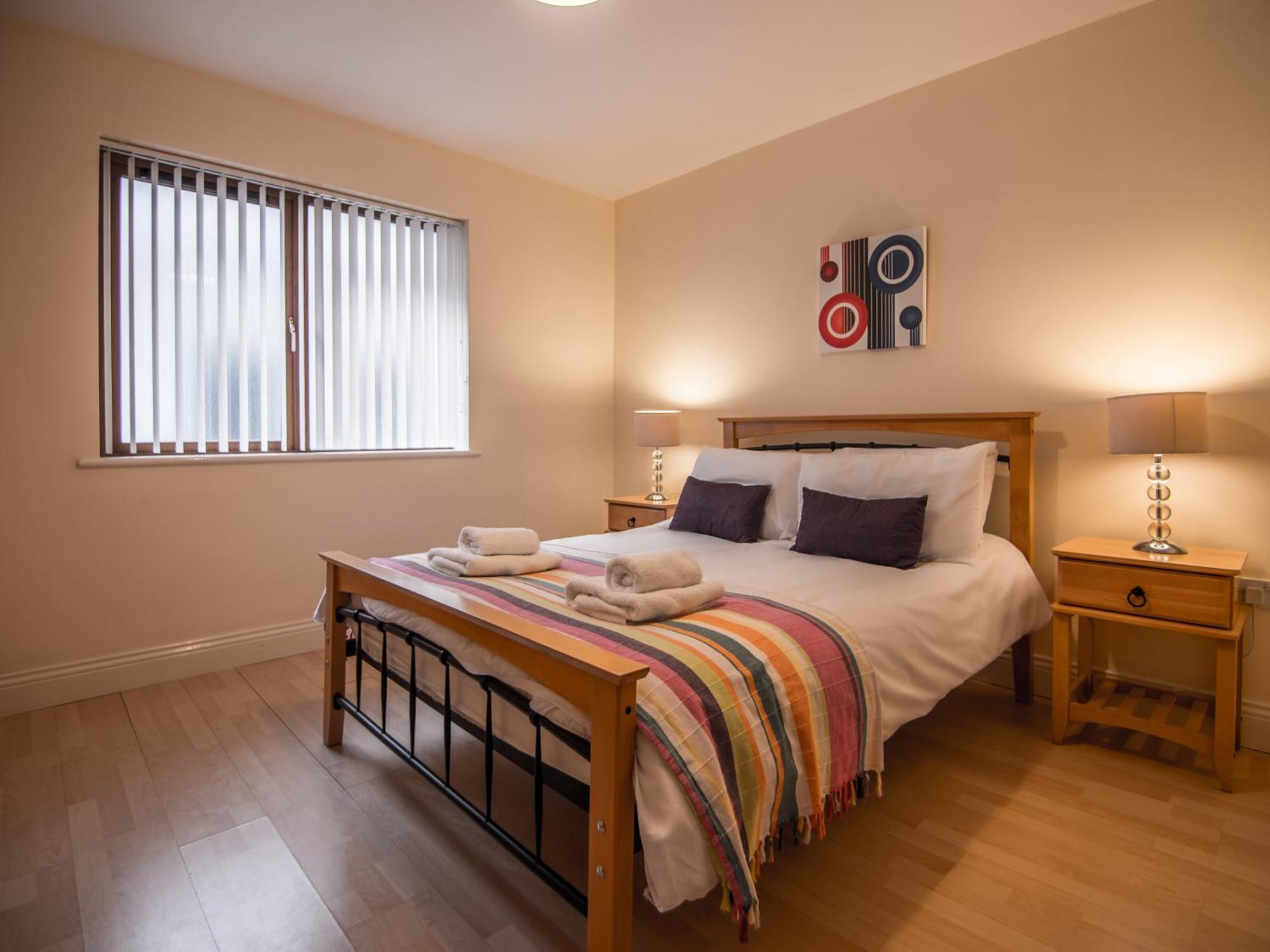 Donegan Court Aparthotel Голуей Екстериор снимка