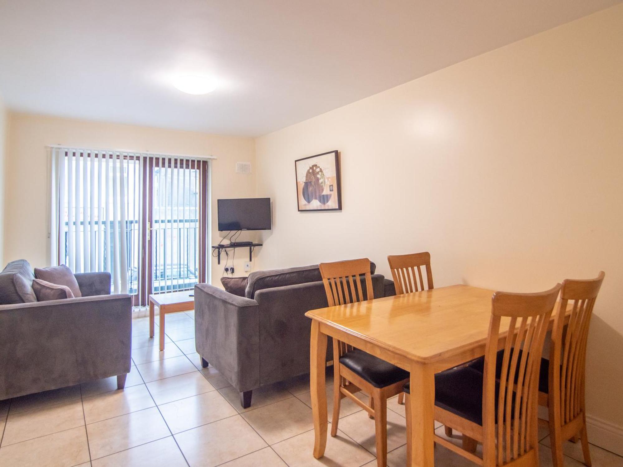 Donegan Court Aparthotel Голуей Екстериор снимка