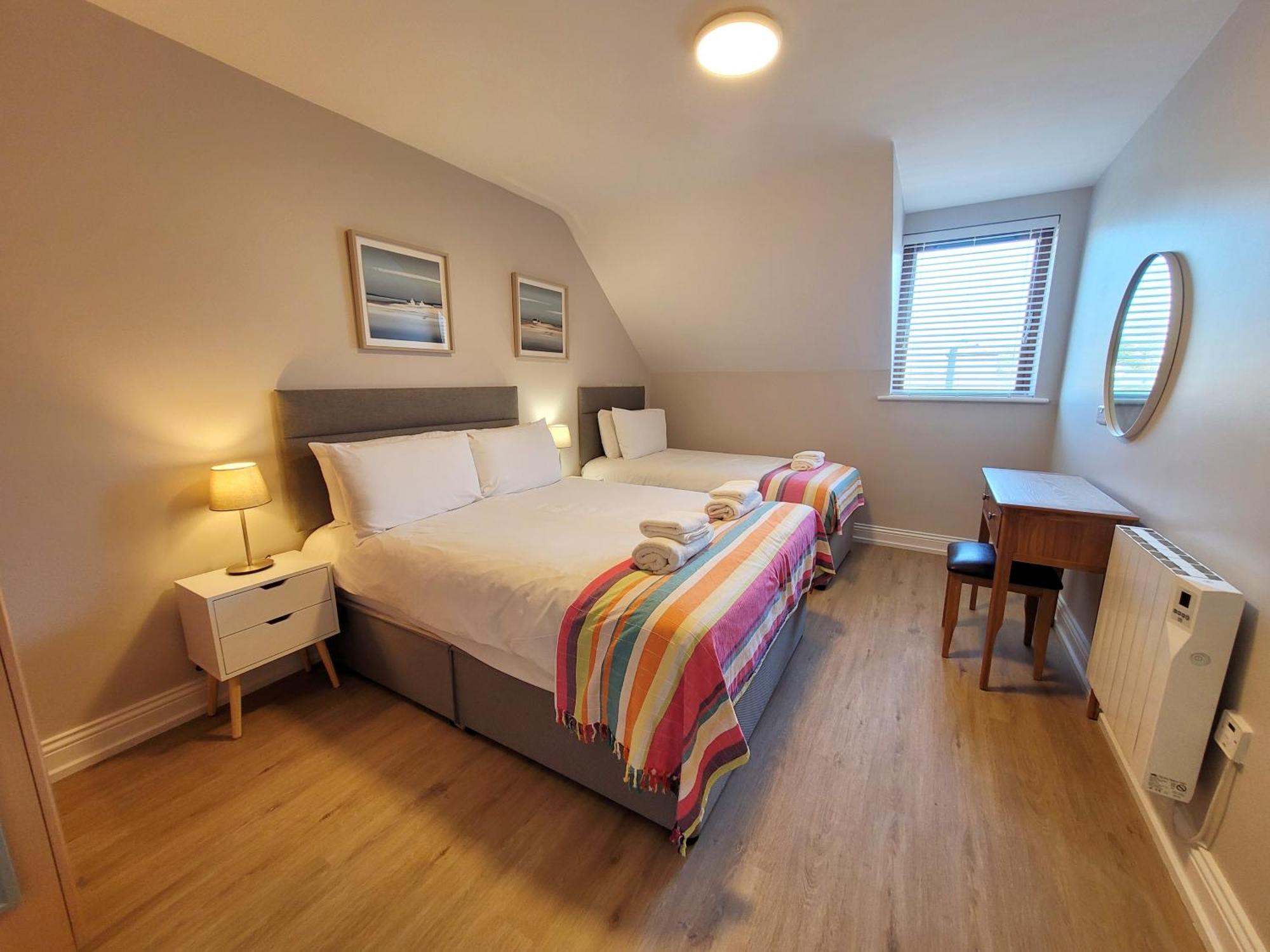 Donegan Court Aparthotel Голуей Екстериор снимка