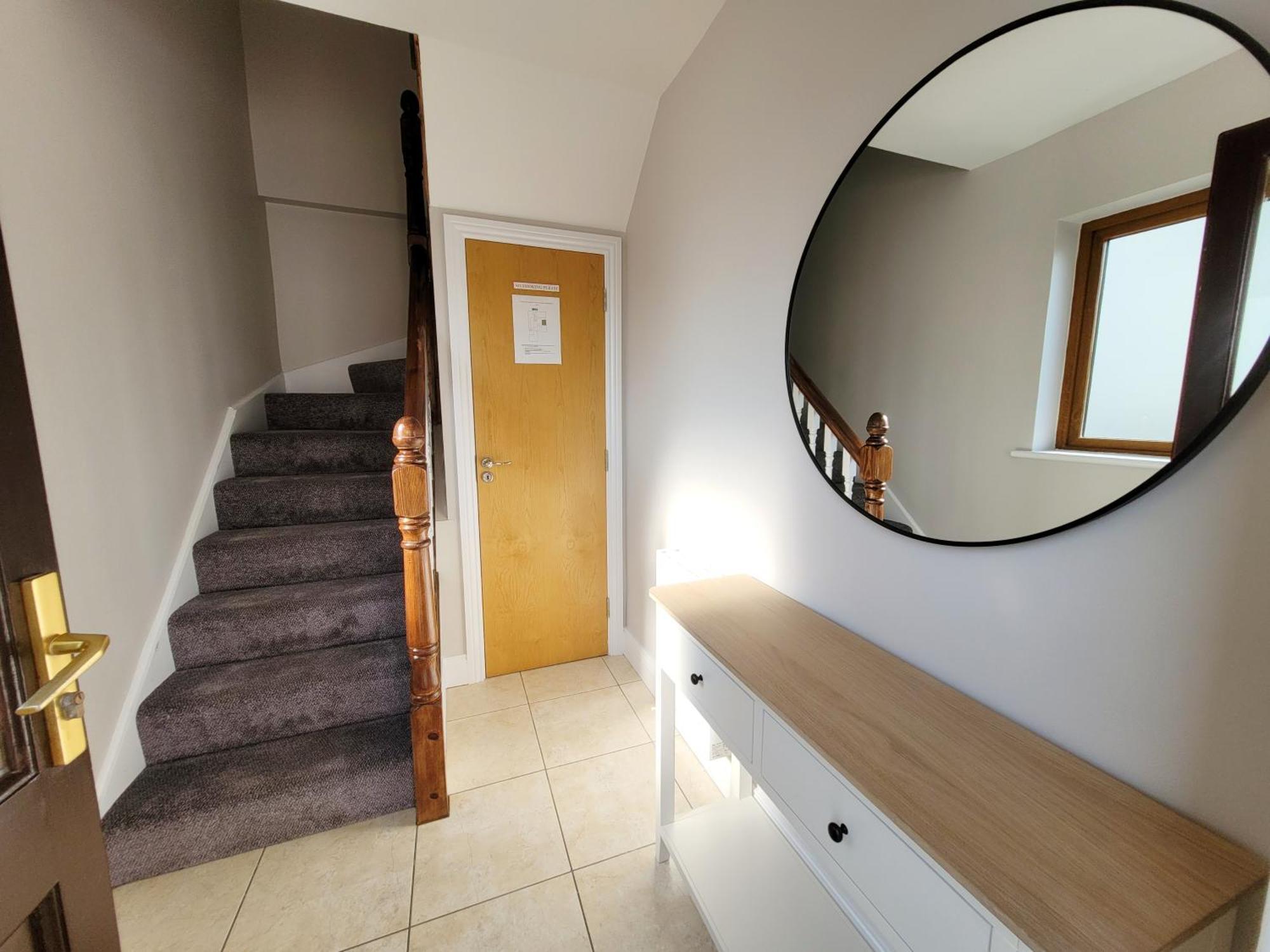 Donegan Court Aparthotel Голуей Екстериор снимка