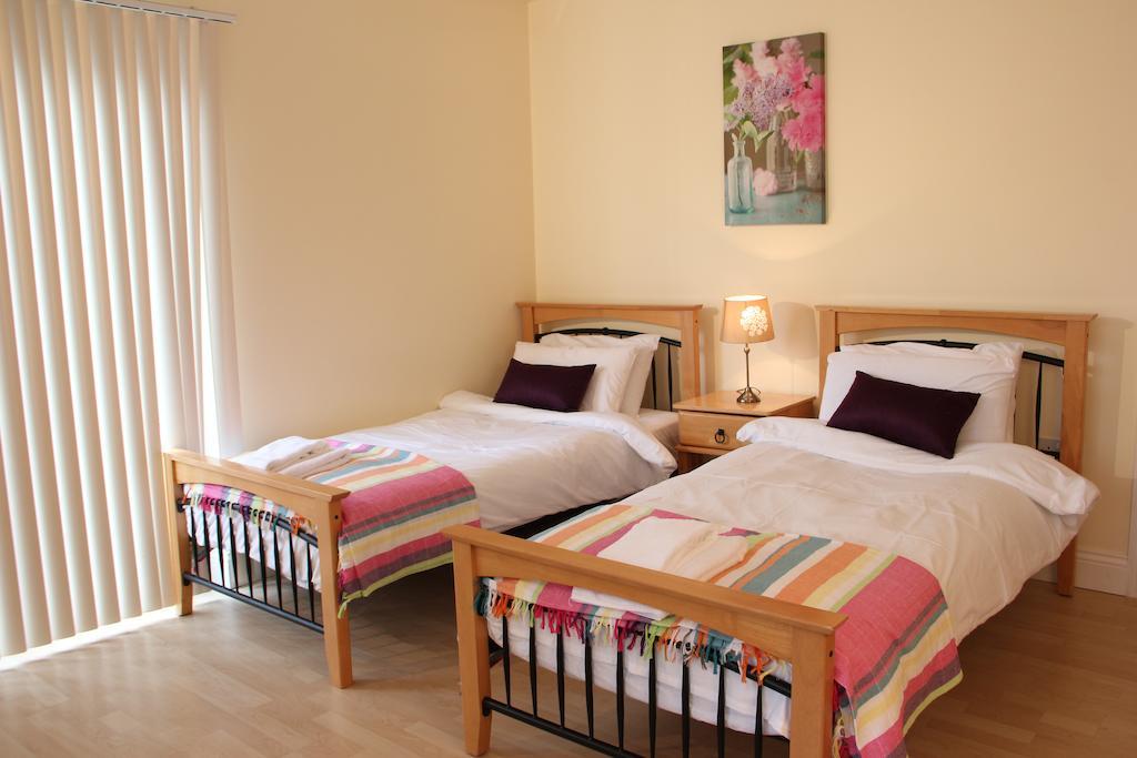 Donegan Court Aparthotel Голуей Стая снимка