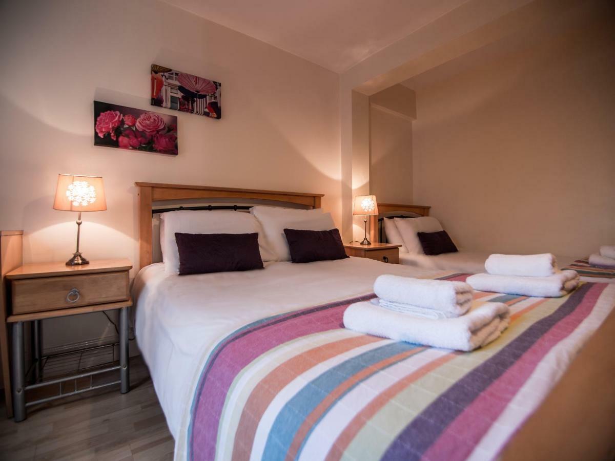 Donegan Court Aparthotel Голуей Екстериор снимка