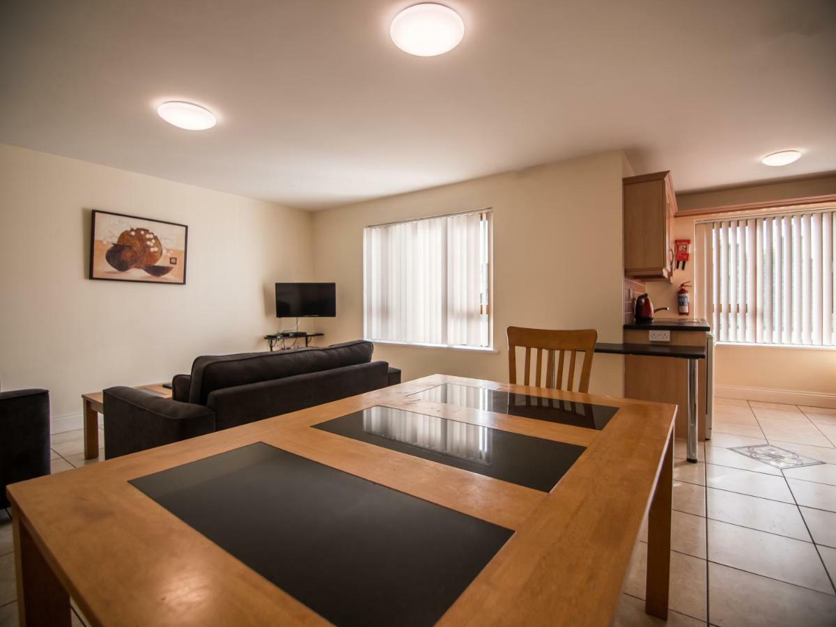 Donegan Court Aparthotel Голуей Екстериор снимка