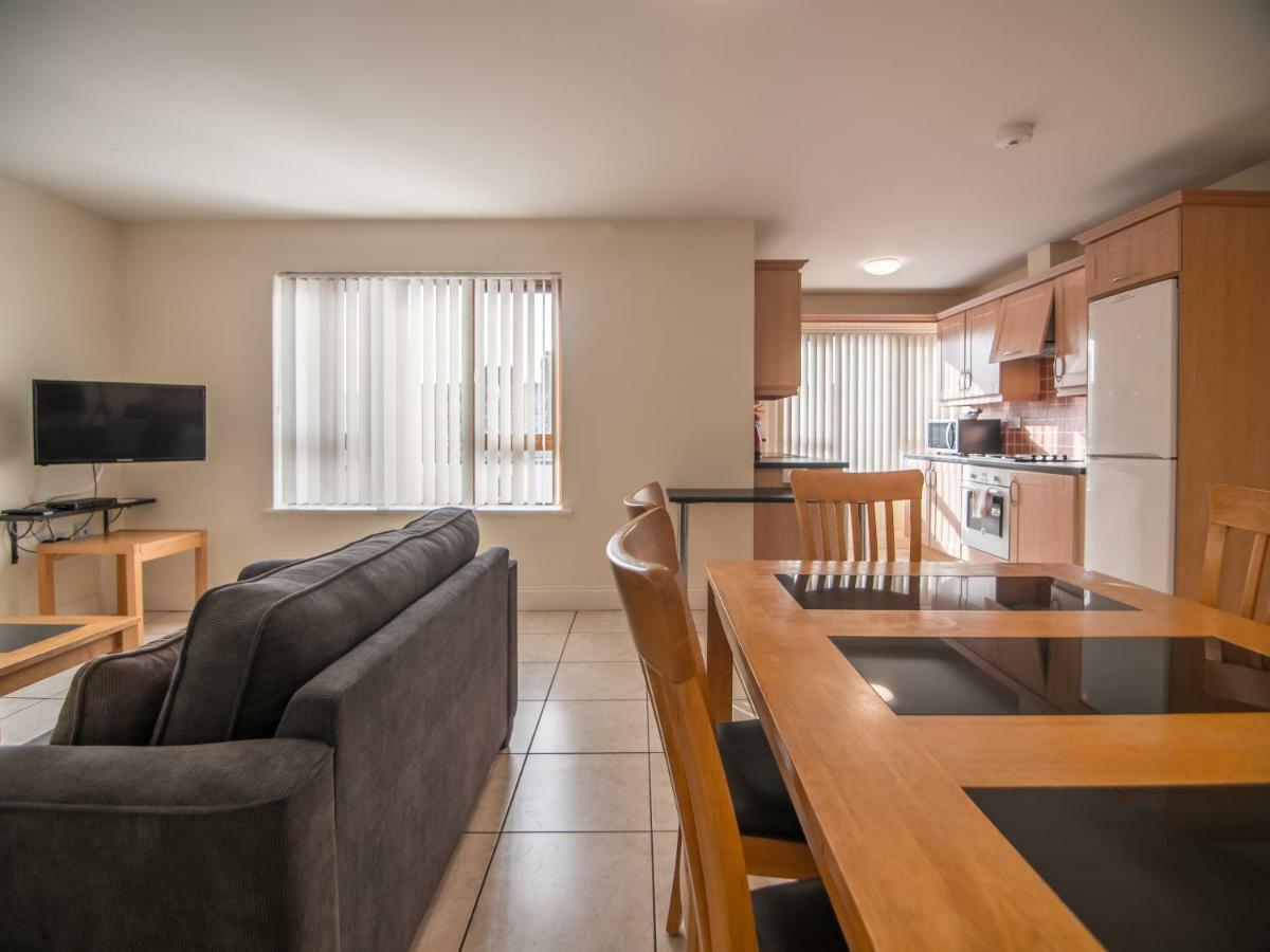 Donegan Court Aparthotel Голуей Екстериор снимка