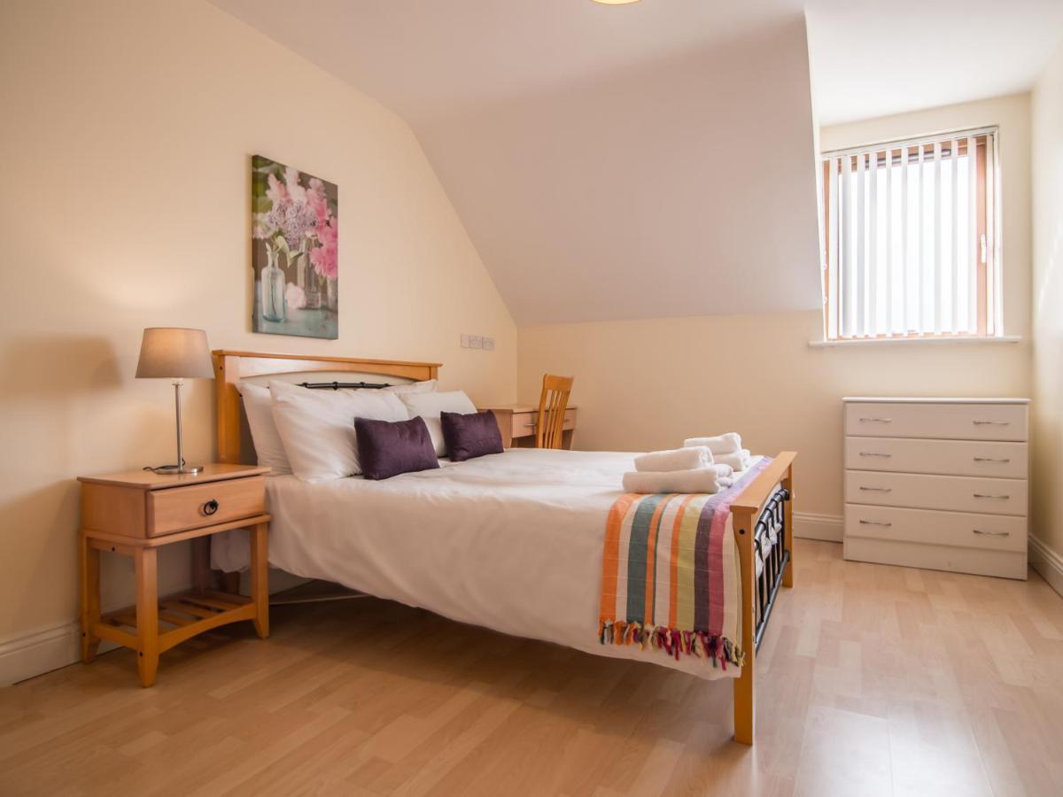 Donegan Court Aparthotel Голуей Екстериор снимка
