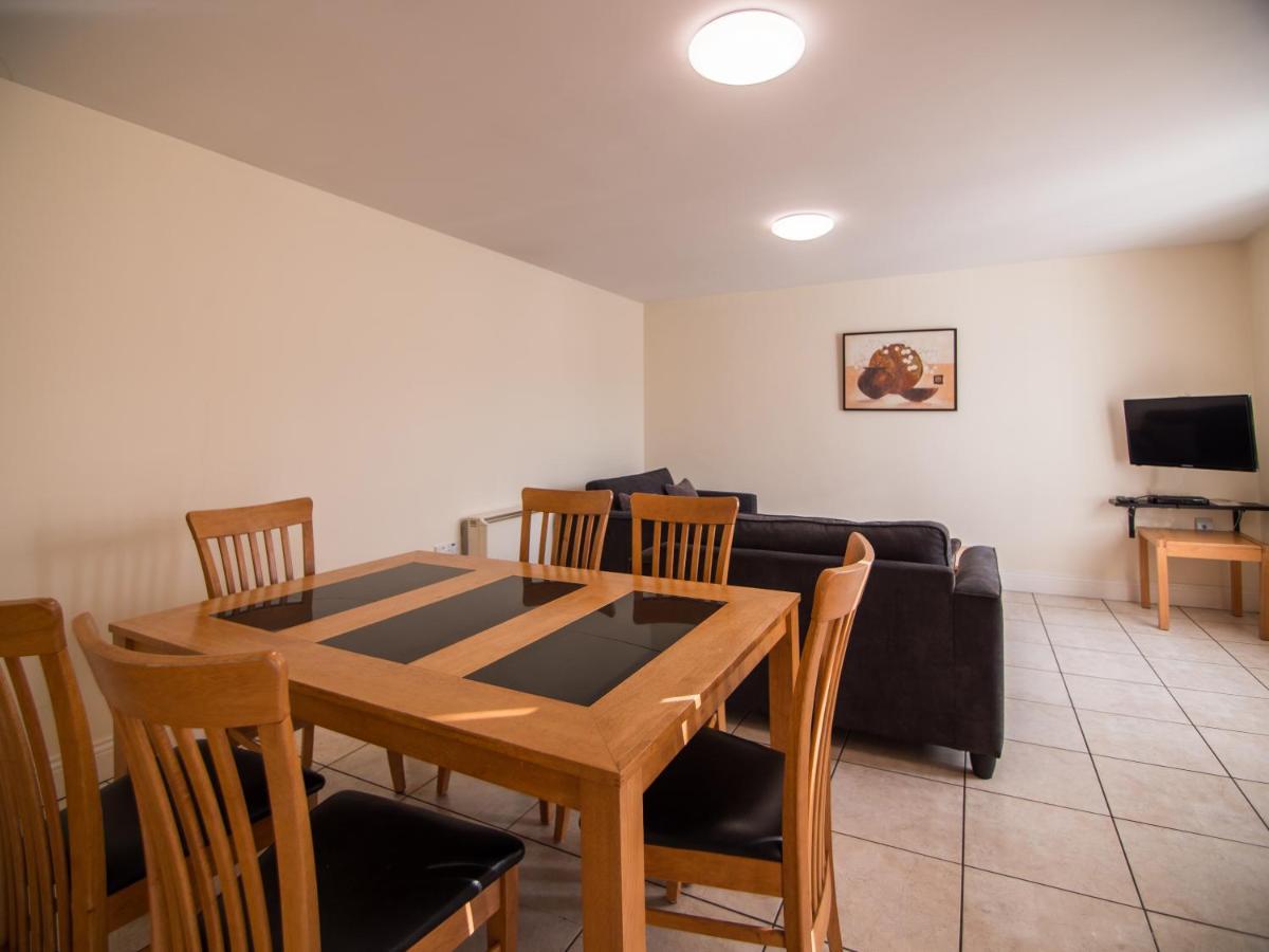 Donegan Court Aparthotel Голуей Екстериор снимка