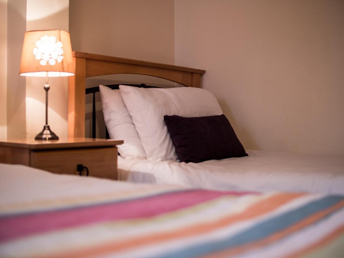 Donegan Court Aparthotel Голуей Екстериор снимка