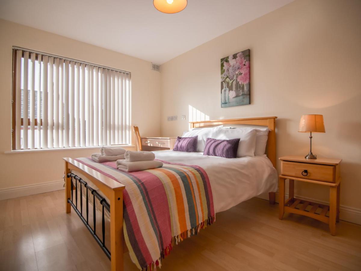Donegan Court Aparthotel Голуей Екстериор снимка