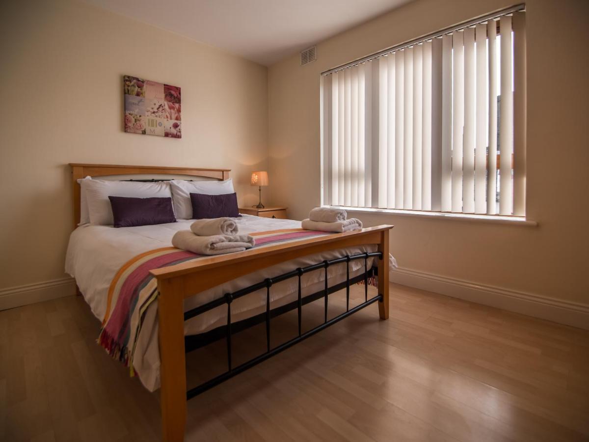 Donegan Court Aparthotel Голуей Екстериор снимка